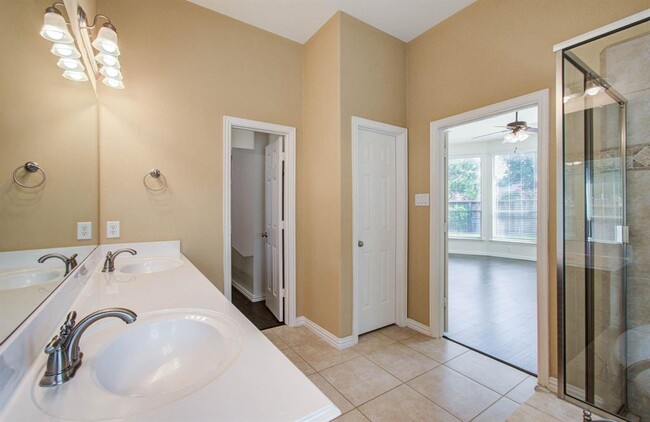 Building Photo - 5015 Crystal Wind Ln
