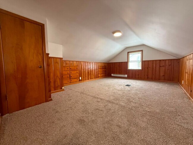 Building Photo - 3-BED, 1 BATH BEAUTIFUL SINGLE- FAMILY HOME IN MAPLE HEIGHTS!