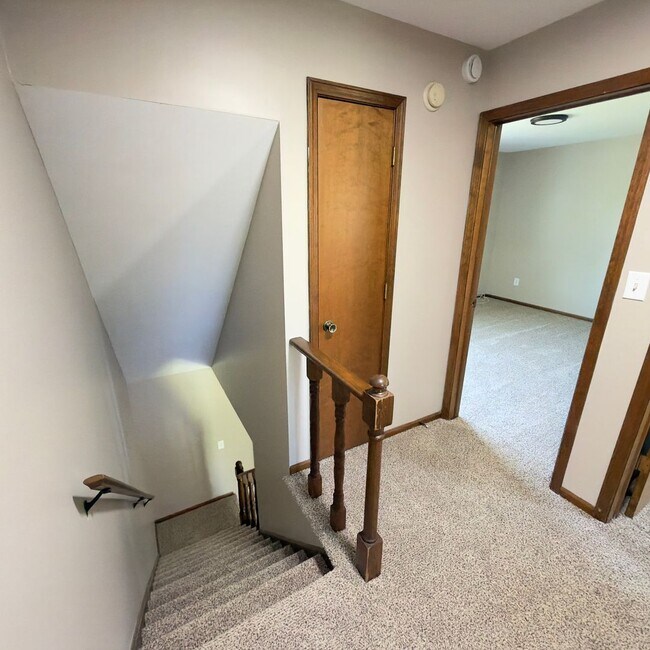 Building Photo - Updated Two Bedroom Duplex in Jenison!