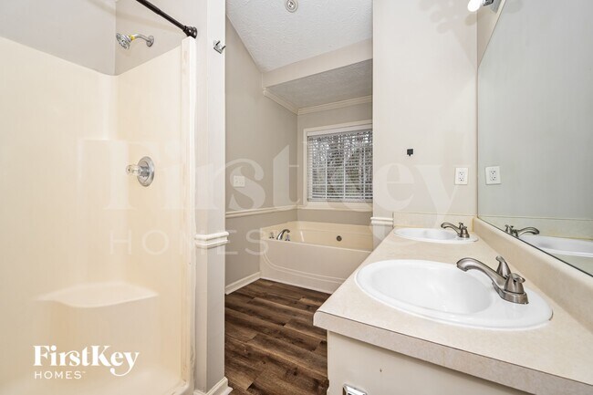 Building Photo - 35 Pebble Brooke Pass