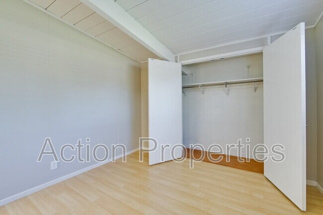 Building Photo - 3974 Duncan Pl