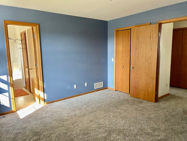 Building Photo - 715 Erin Dr