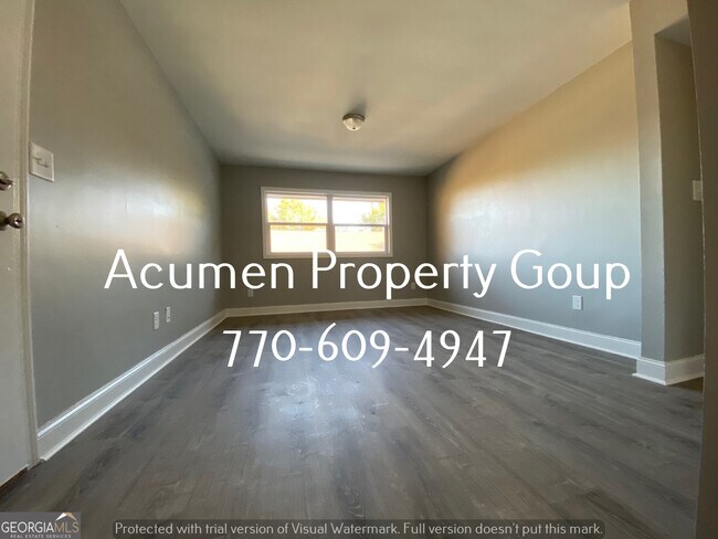 Building Photo - 536 College St