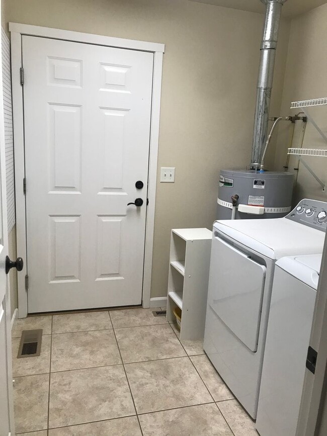 Building Photo - Lawn Care Provided - Spacious 3-Bedroom, 2-Bath Single-Level Home