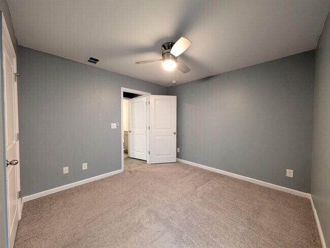 Building Photo - 851 Woodland Farms Cir