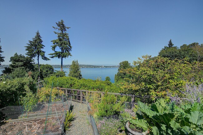 Building Photo - 5Bd/3.5Ba Medina House