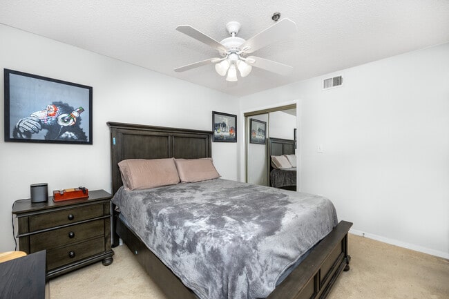 Building Photo - 1000 W Horatio St