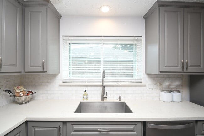 Building Photo - 19734 Redroot Dr