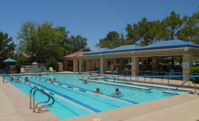 Building Photo - Serene Retreat Furnished 2 Bedroom Sun City Summerlin Home