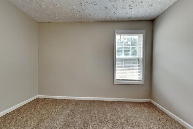 Building Photo - 450 Aristocrat Dr SW