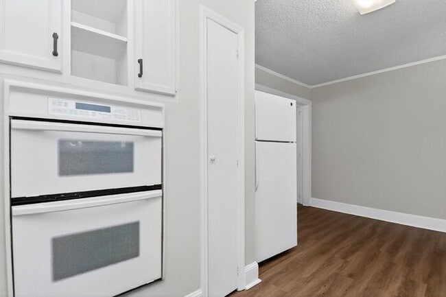 Building Photo - 3BD/2BA Single Family Home on Large Lot!