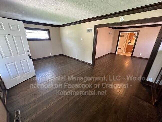 Building Photo - 6838 The Paseo