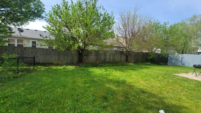 Large Yard - 10367 Waverly Dr