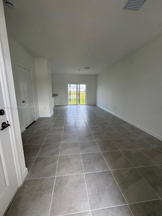 Building Photo - 2825 SE 25th Ave