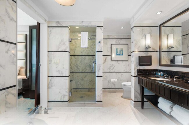 Building Photo - 4391 Collins Ave