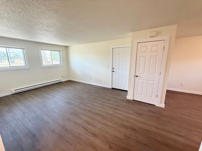 Building Photo - 4950-4956 Basswood Drive