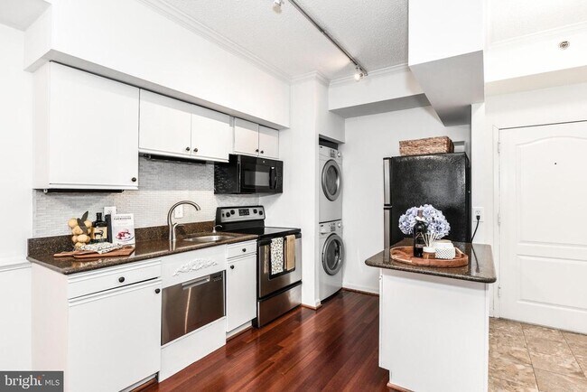 Building Photo - 1211 S Eads St