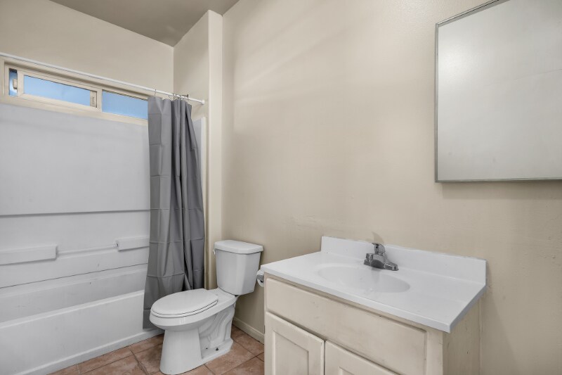 Building Photo - 5869 S Figueroa St