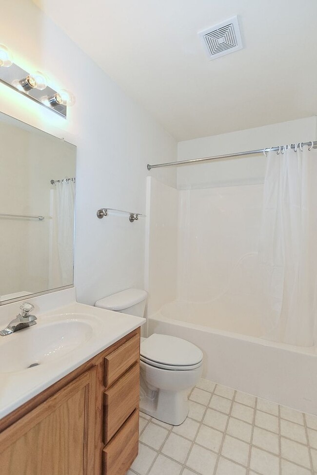 Building Photo - 119 Waterbury Ct