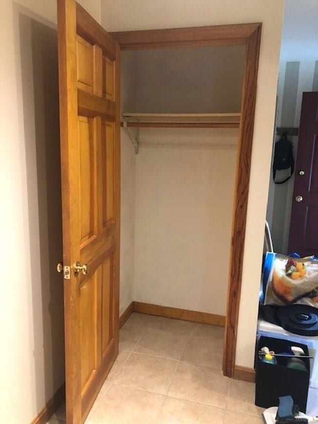 Building Photo - Spacious 2BR/1BA Condo Available February 15th!! - Great Residential Location!