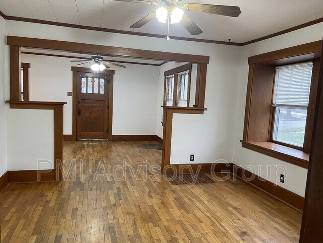 Building Photo - 1267 SW Plass Ave