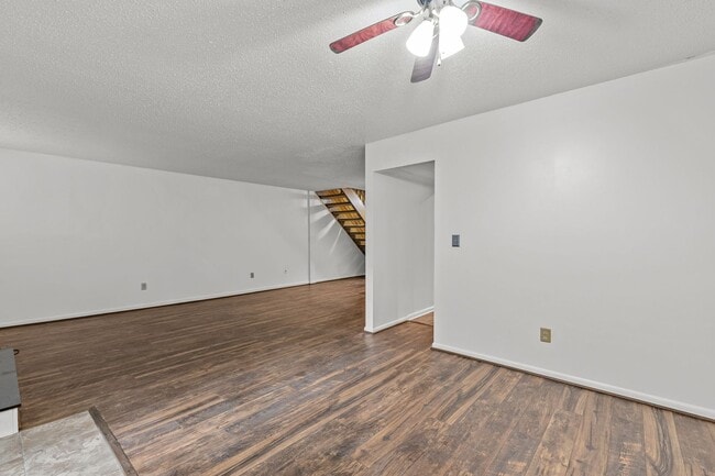 Building Photo - Beautiful 2-Bed, 2.5-Bath Home with Spacio...