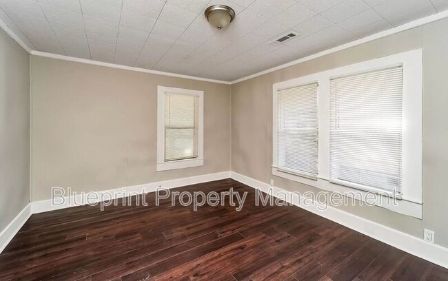 Building Photo - 521 20th St S