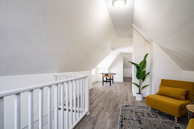 Building Photo - 4Bdrm Upper Flat of Eastside Duplex Fully Remodeled