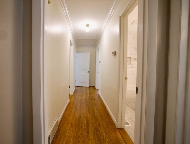 Building Photo - 656 E Samford Ave