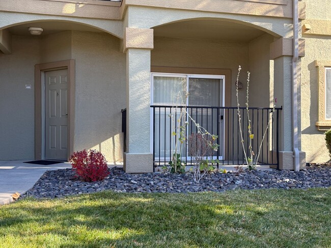 Building Photo - Cute 2 bedroom, 2 bath condo