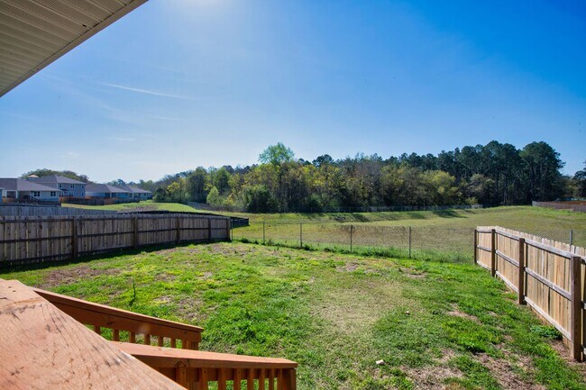 Building Photo - Move-In Ready Guest Room in Fallschase | Furnished Common Areas