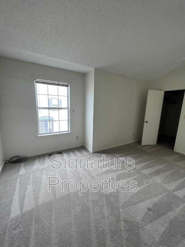Building Photo - 735 Ridge Cir