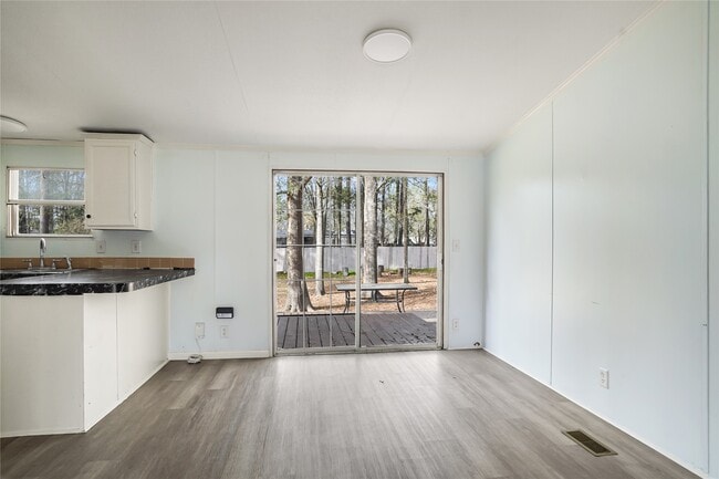 Building Photo - 16461 Hill Country Dr