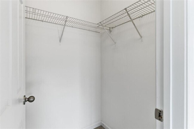 Building Photo - 6710 Stoneleigh Way