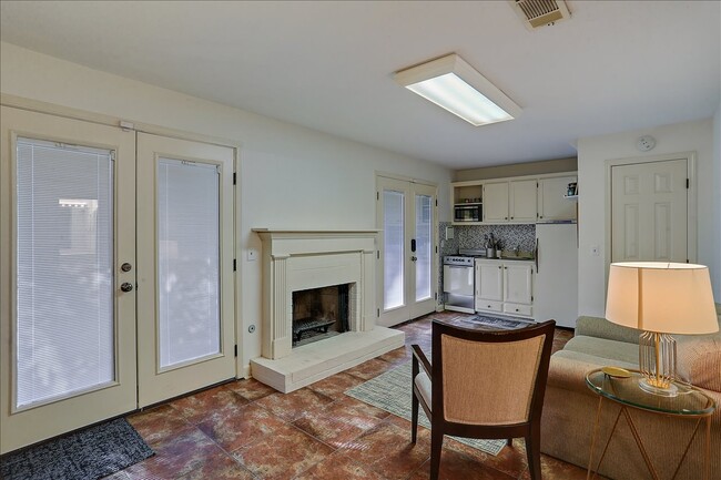 Building Photo - 1332 Roxbury Ct