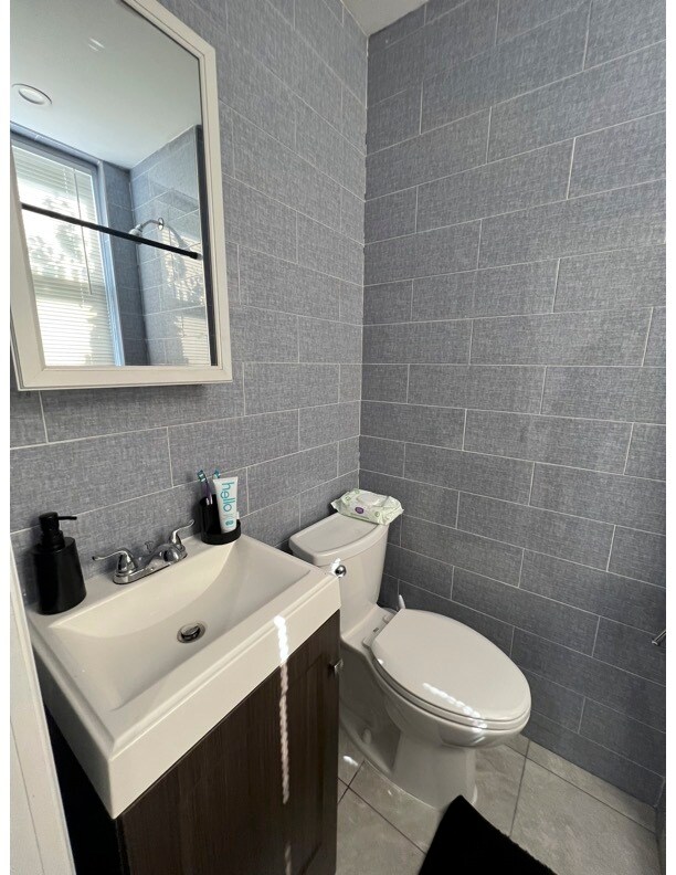 Building Photo - 146 S Main St