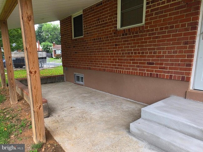 Building Photo - 4700 Red Fox Rd
