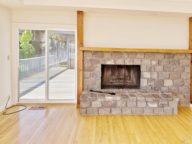 Building Photo - 172 Great Cir Dr