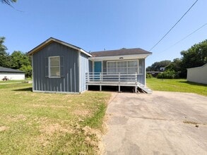 Building Photo - 290 Hebert Dr