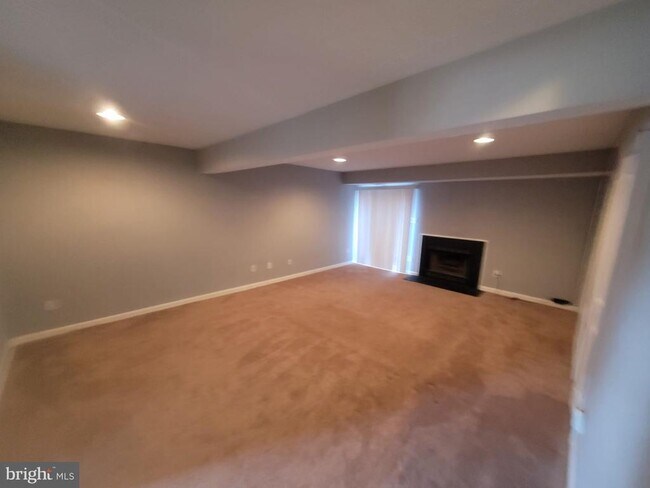 Building Photo - 10918 Pope St