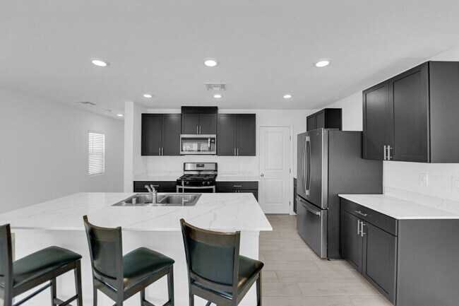 Building Photo - Don't miss out on this beautiful three-bed...