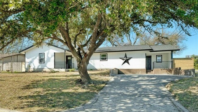 Building Photo - 364 Cliff Dr