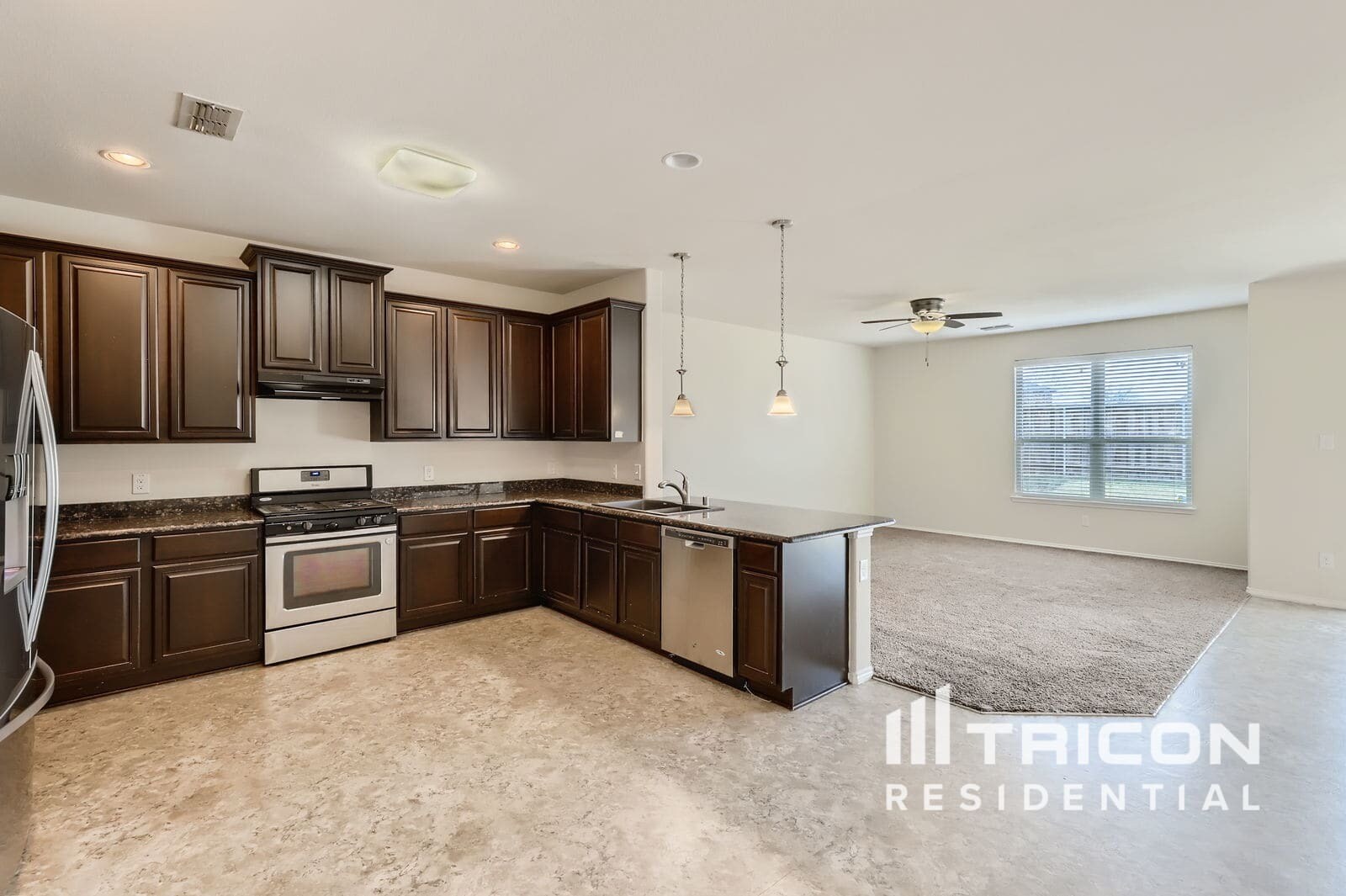 Building Photo - 1307 Hidden Valley Dr