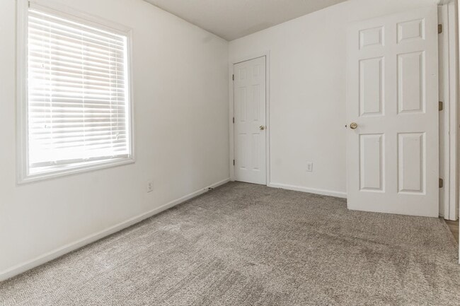 Building Photo - GREAT PRICE! Move-In Ready 3-Bedroom Home Near Camp Lejeune