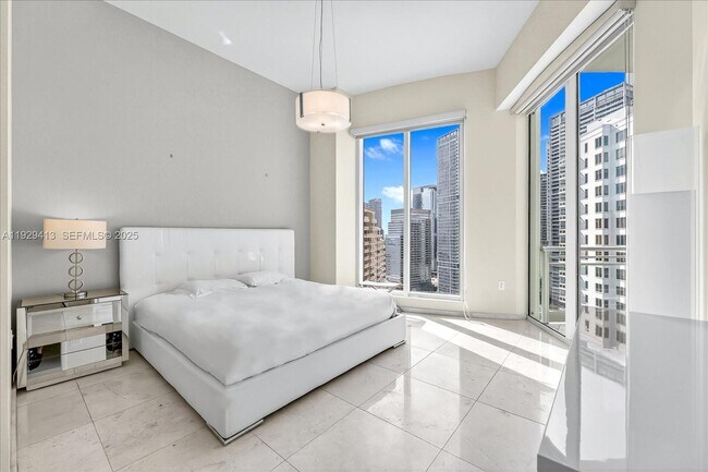 Building Photo - 900 Brickell Key Blvd