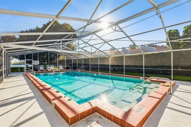 Building Photo - 320 Lakeview St