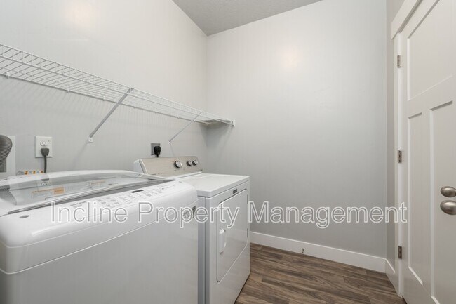 Building Photo - 654 N Emery Dr