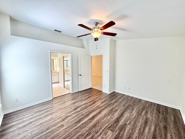 Building Photo - ** TUSCANY COVE ** 3 BED / 2 BATH - VILLA ...