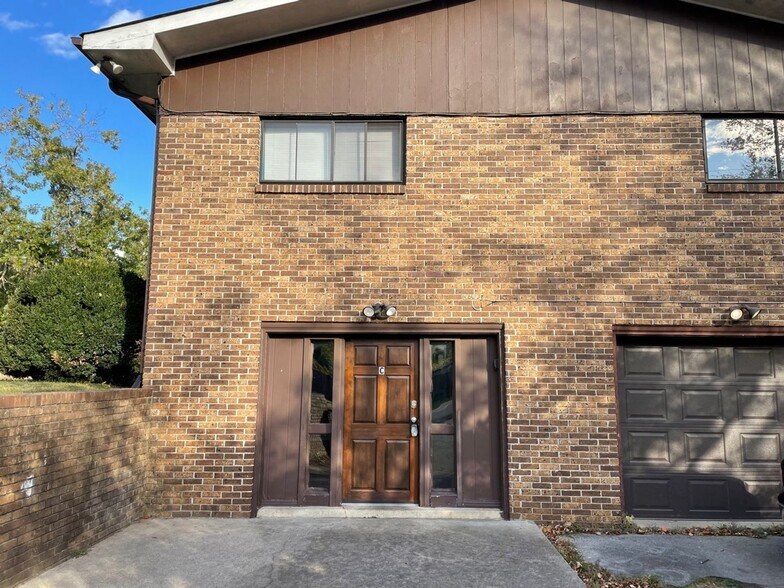 Building Photo - 4000 Lara Ln
