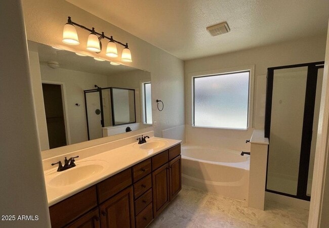 Building Photo - 3846 E Baars Ave